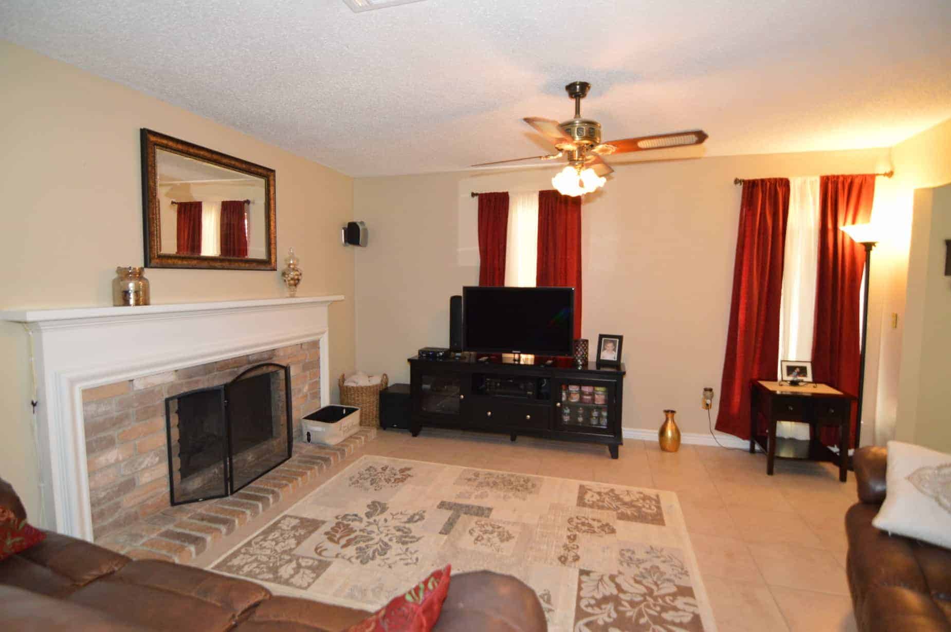 Family Room of 12030 Yearling Dr, Houston, TX 77065