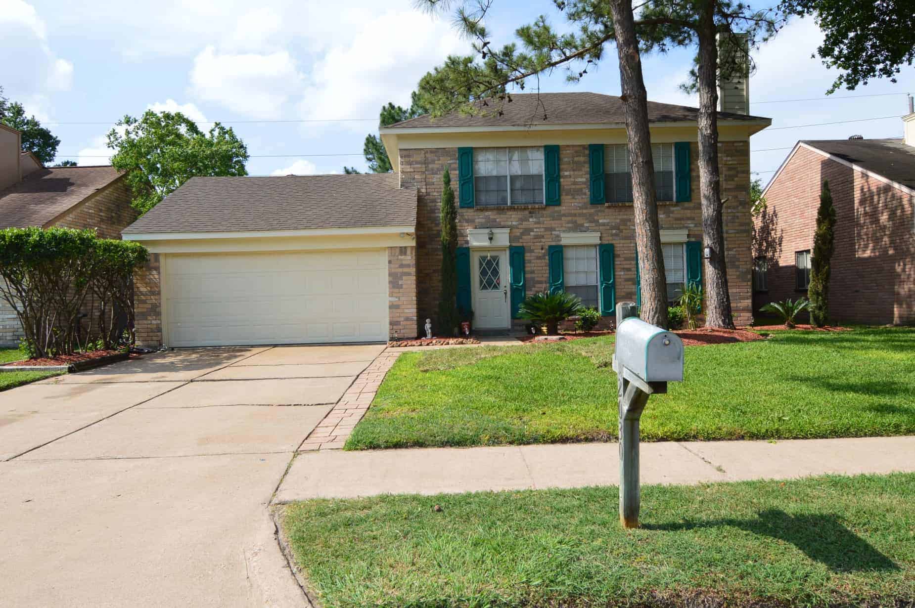 Front View of 12030 Yearling Dr, Houston, TX 77065
