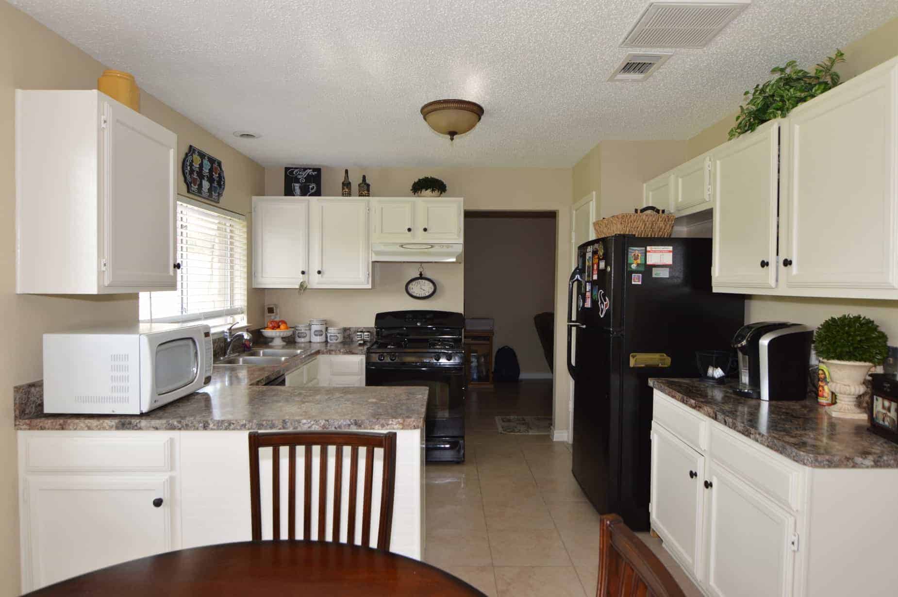 Kitchen of 12030 Yearling Dr, Houston, TX 77065