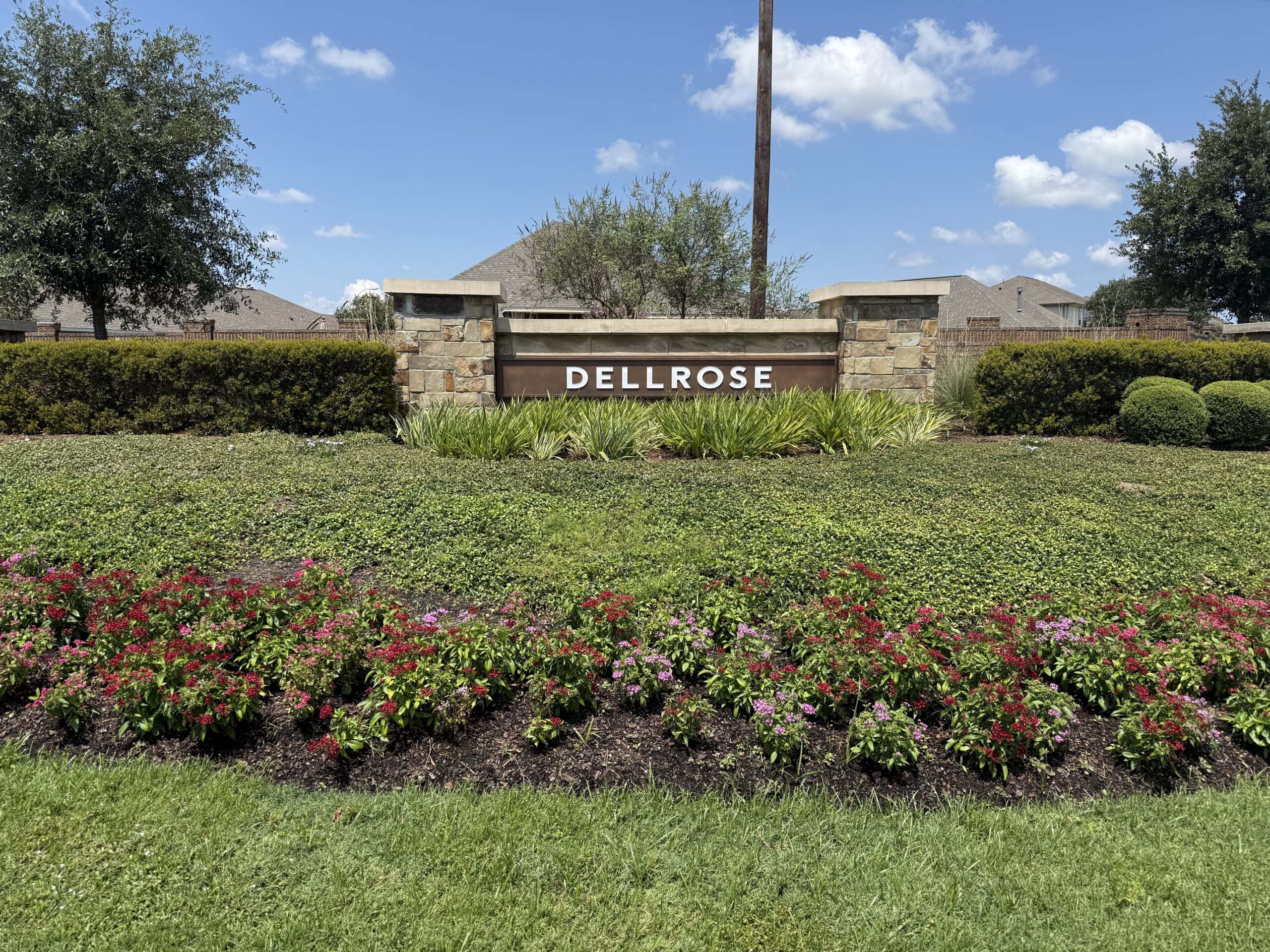 Dellrose entrance monument sign in Hockley, TX