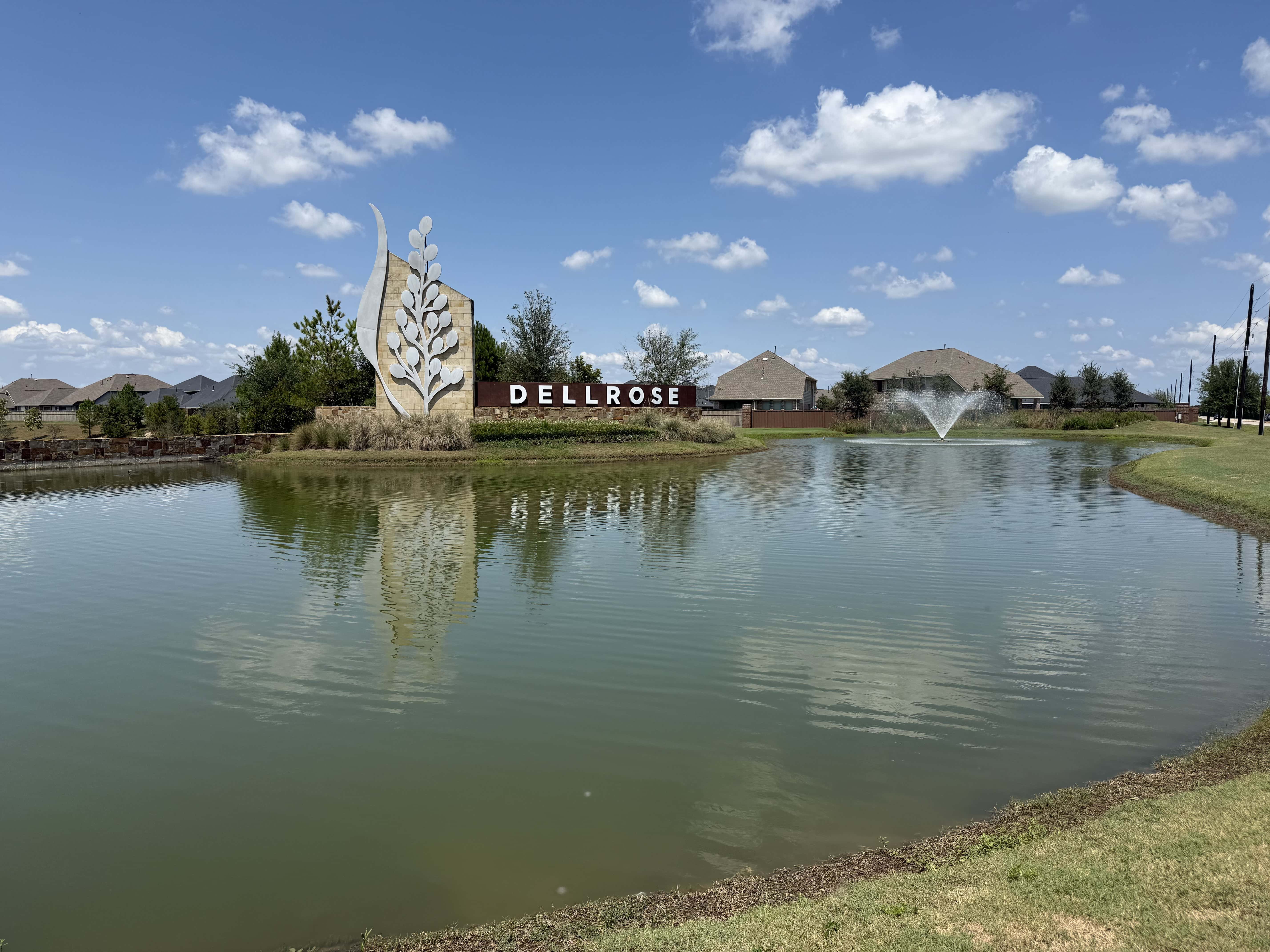 Dellrose main entrance sign on the community lake in Hockley, TX 77447