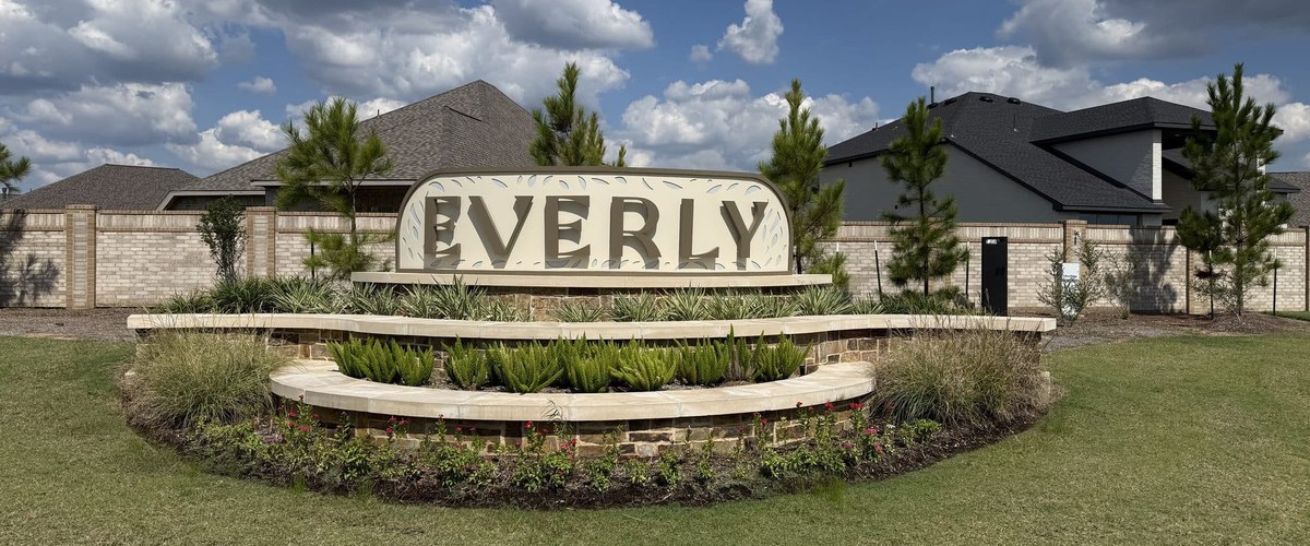 EVERLY entry monument with landscaped stone planters, Hockley TX 77447