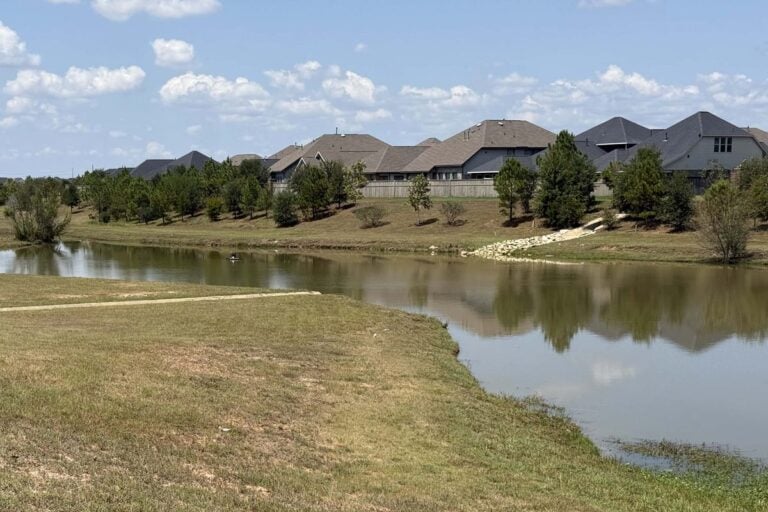 Is Hockley TX a good place to live: new homes beside a community lake on the prairie in Hockley, TX 77447